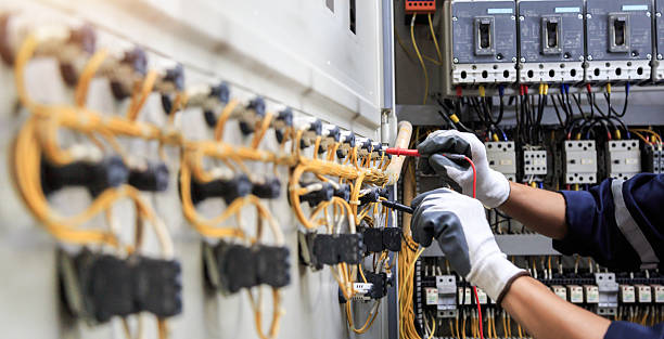 Professional Electrician technician working in Saylorville, IA